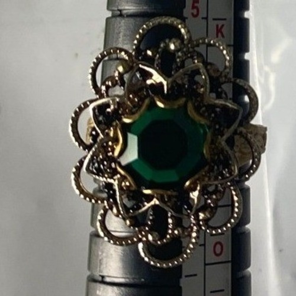 Vintage Gold Tone Green Faceted Stone Floral Filigree Ring Size 6